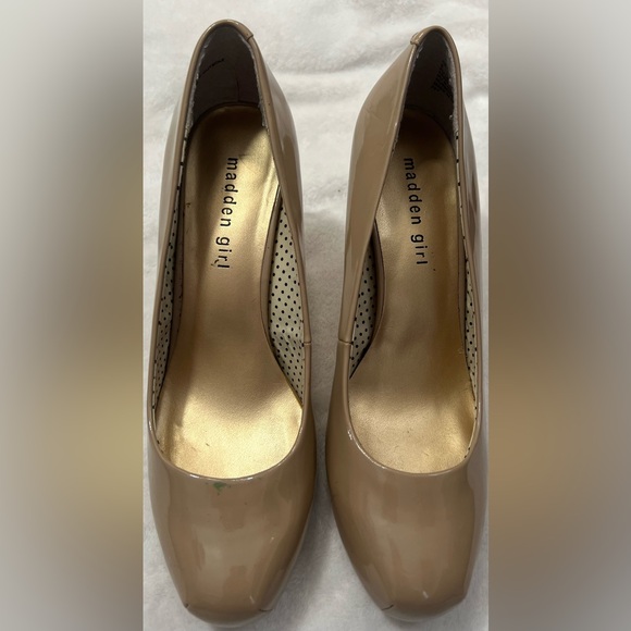 Madden Girl Nude GETTA Mid Heel Platform Pumps Patent Heels Size 9 - Picture 2 of 8